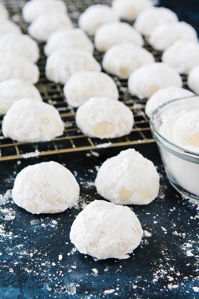 Mexican Wedding Cookies are buttery pecan cookies rolled in confectioners sugar, making them look just like snowballs. #cookies #Christmas #Christmascookies #holidays