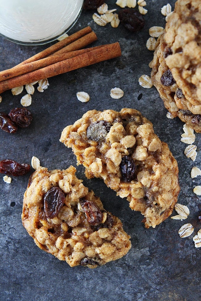 Chewy Oatmeal Raisin Cookies