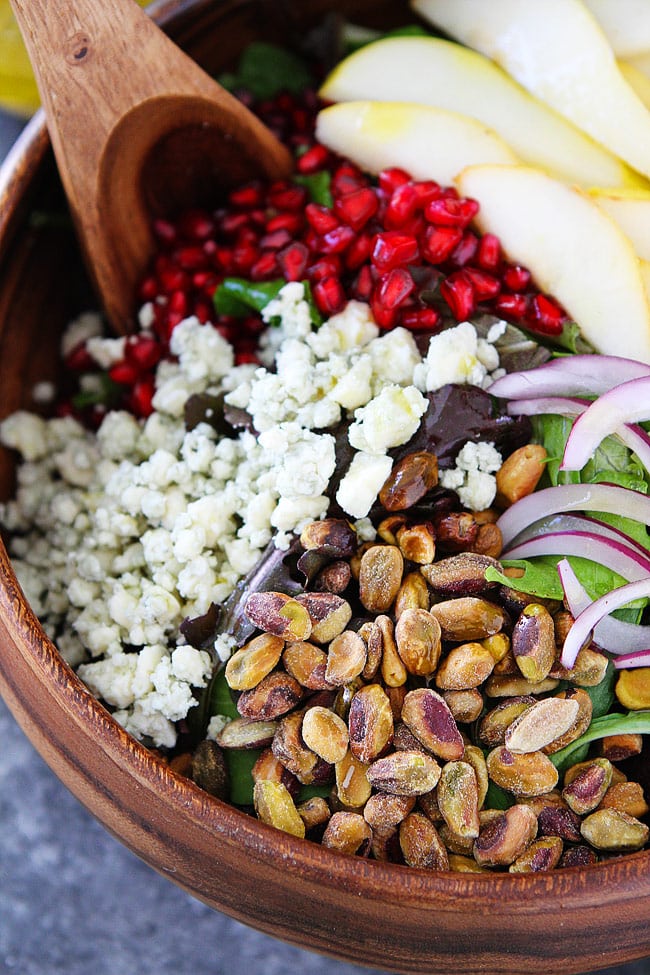 Pear Pomegranate Salad with pistachios and blue cheese is the perfect holiday salad! #salad #saladrecipe #holidays #Christmas 