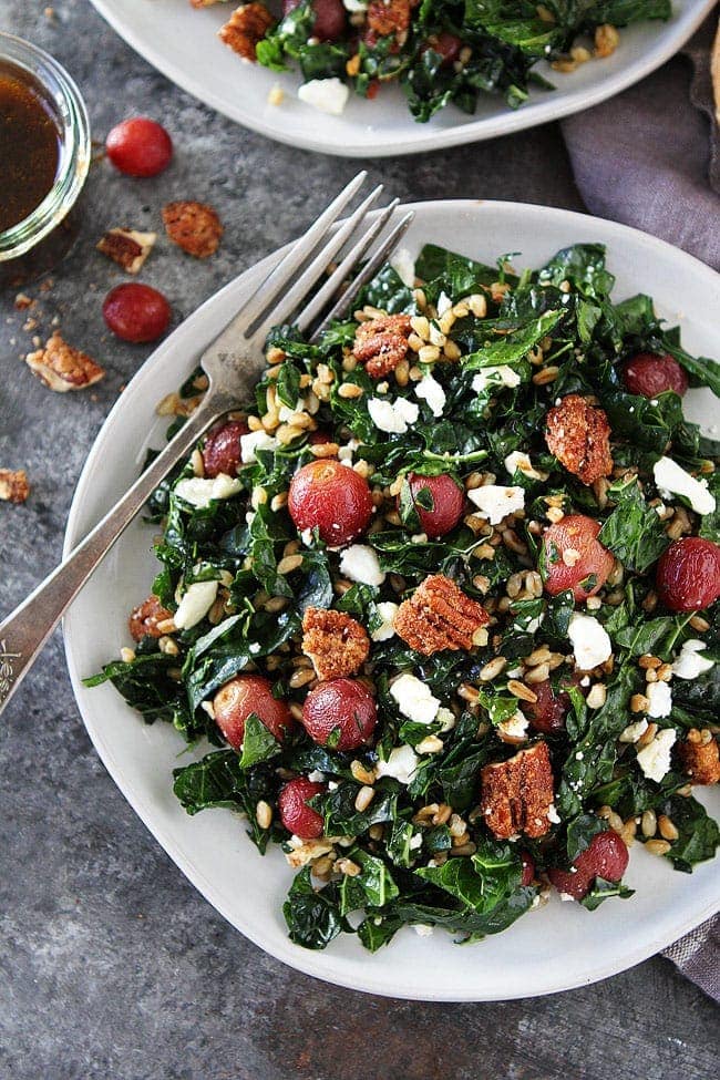 Roasted Grape and Farro Kale Salad with candied pecans, feta cheese, and a simple balsamic dressing is a great salad for lunch or dinner. #vegetarian #salad #kale #kalesalad #farro #grapes
