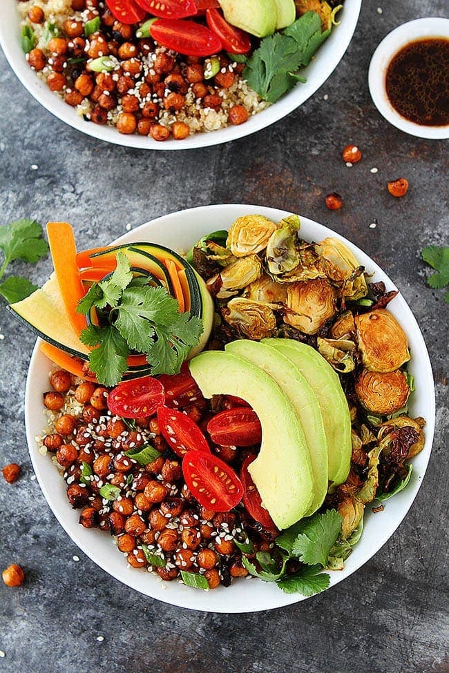 Korean BBQ Chickpea Bowls are the perfect healthy meal! Enjoy for lunch or dinner! #vegan #healthyrecipe #vegetarian #easyrecipe #bowl #chickpea Healthy Korean BBQ Chickpea Bowls