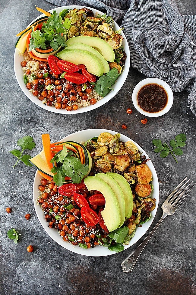 Korean BBQ Chickpea Bowls make a great healthy lunch or dinner! They are easy to make, filling, and so delicious! #vegan #glutenfree #healthyrecipe #vegetarian Korean BBQ Chickpea Bowls Recipe
