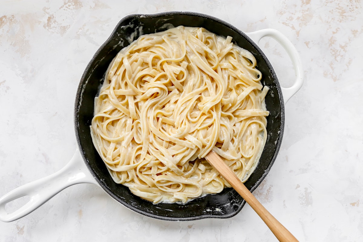 Fettuccine Alfredo {4 Ingredients!} Two Peas & Their Pod