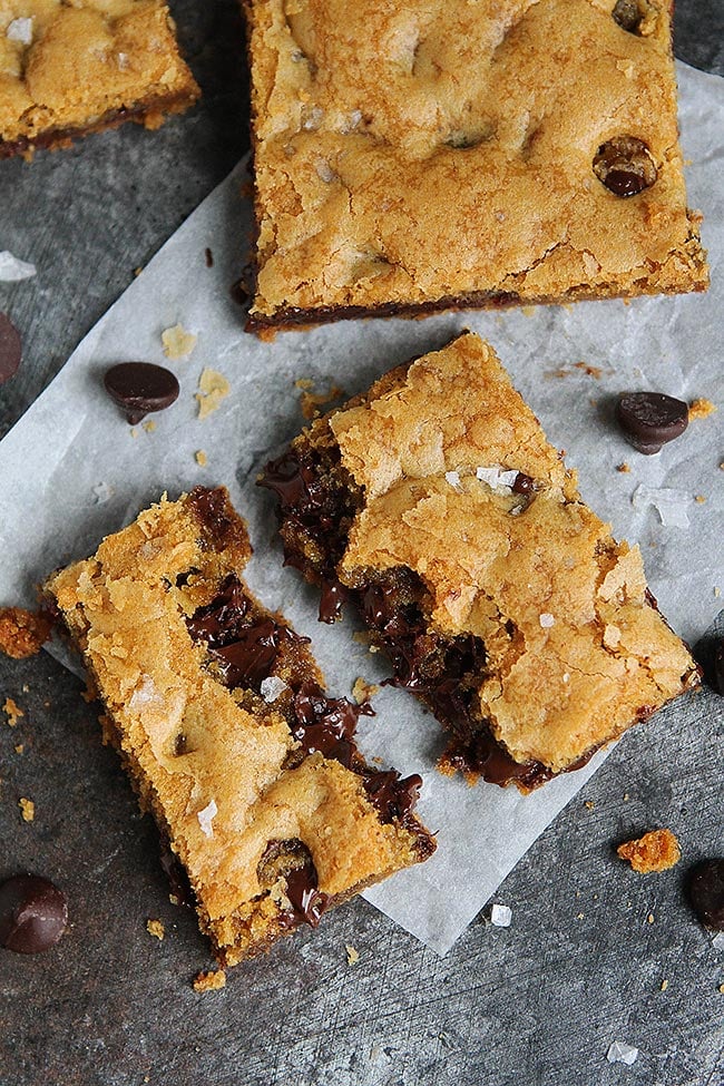 EASY Sheet Pan Chocolate Chip Cookie Bars Recipe