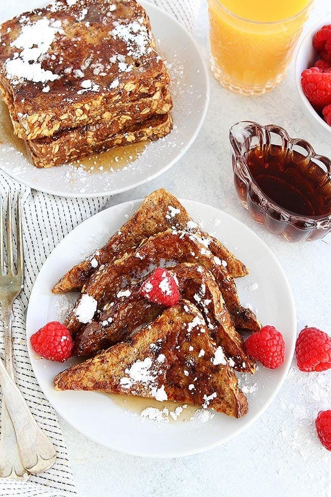The BEST Cinnamon Raisin French Toast recipe! #frenchtoast #breakfast #bread #brunch #recipe Cinnamon Raisin French Toast