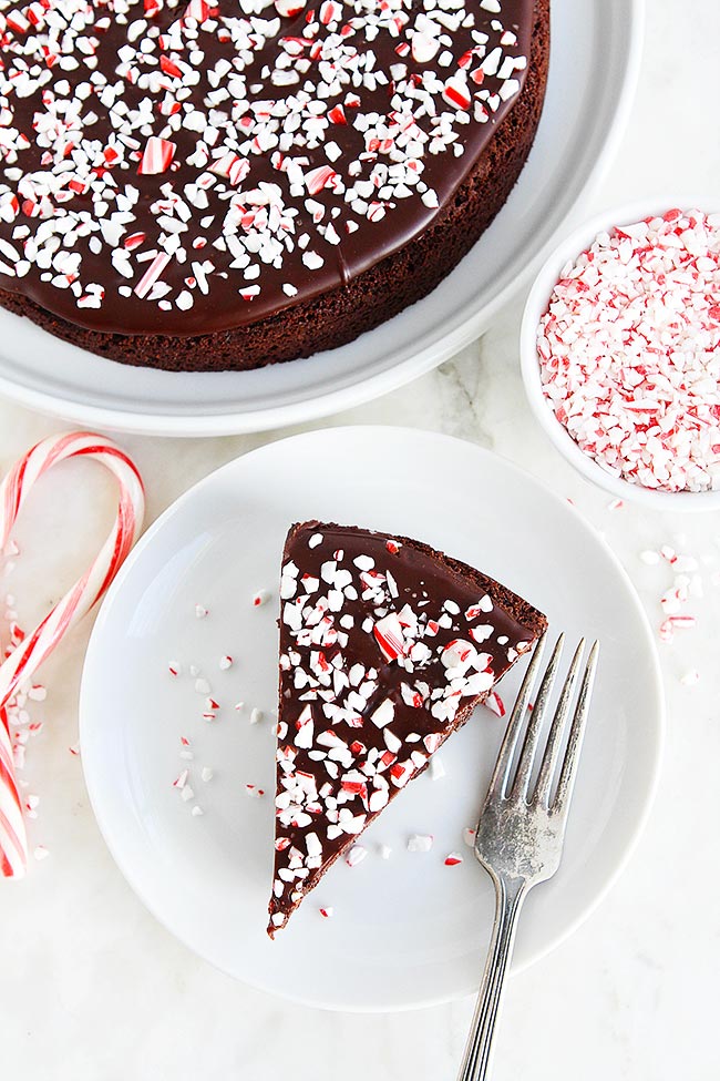 Easy Peppermint Flourless Chocolate Cake