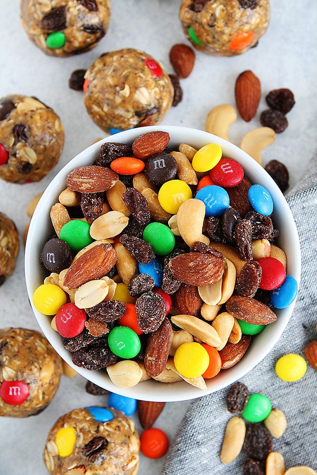 Trail Mix Energy Balls-No-Bake Protein-Packed Energy Bites Made With Your Favorite Trail Mix! Keep In The Refrigerator For A Quick And Healthy Snack, Breakfast, Or Dessert! #energyballs #energybites #snack #healthysnack #nobake #easyrecipe #peanutbutter #trailmix #vegetarian #glutenfree Easy Trail Mix Energy Balls Recipe