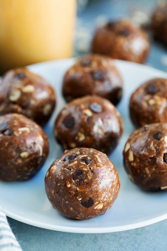 No Bake Chocolate Peanut Butter Energy Balls