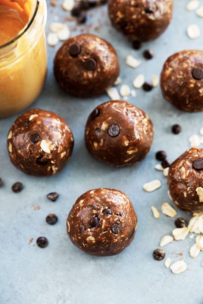 Healthy Chocolate Peanut Butter Energy Balls 