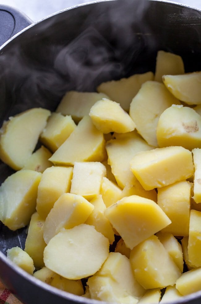 Garlic Butter Boiled Potatoes (How to Boil Potatoes) - The Forked Spoon