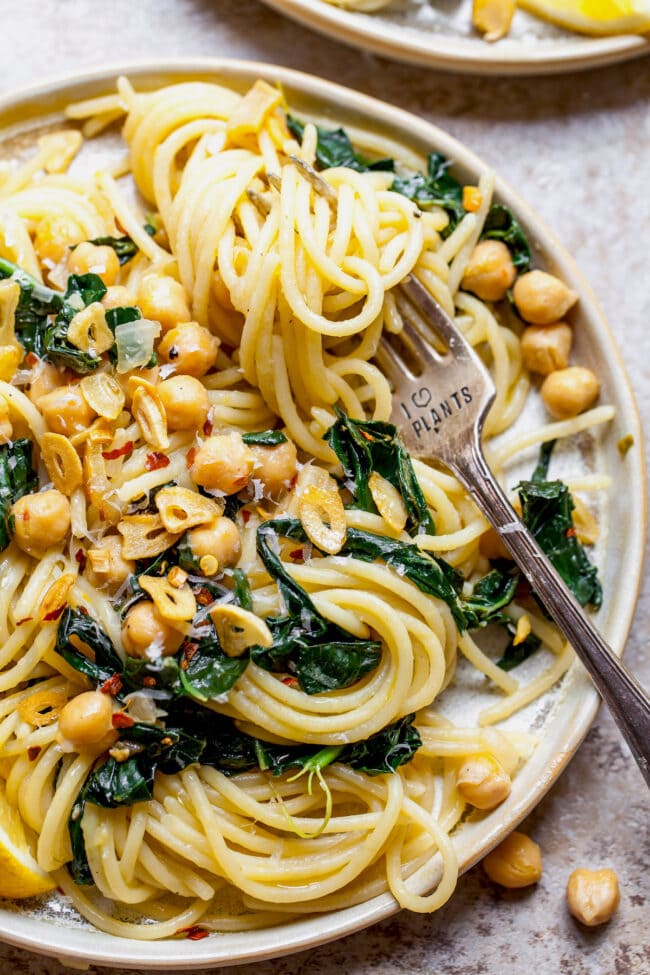 Easy Spaghetti with Chickpeas & Kale