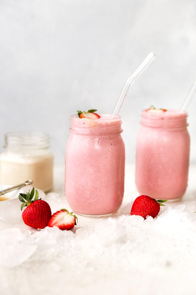 How to make a strawberry banana smoothie