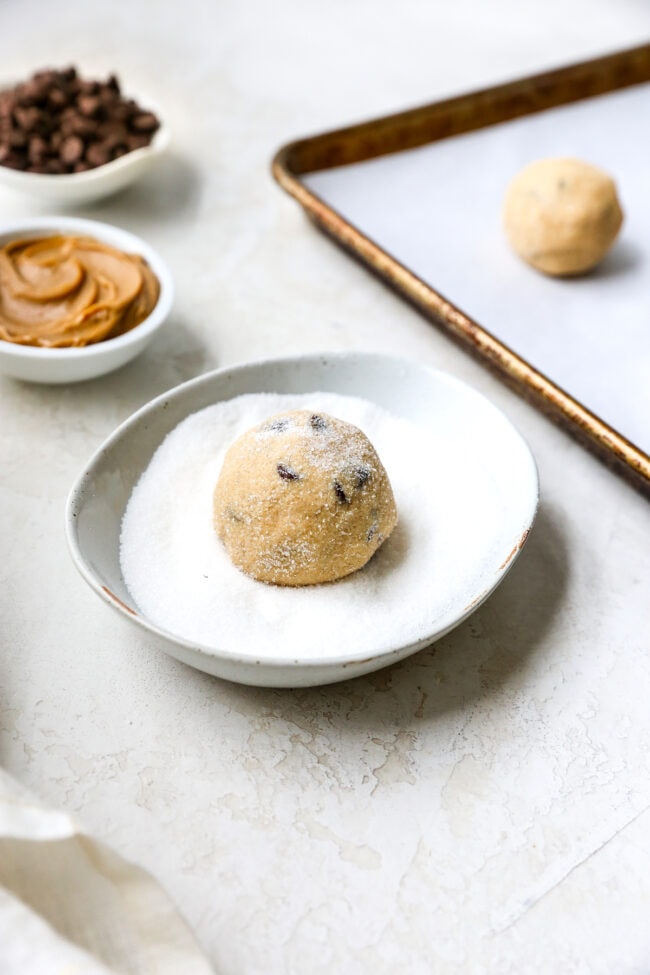 easy peanut butter chocolate chip cookies