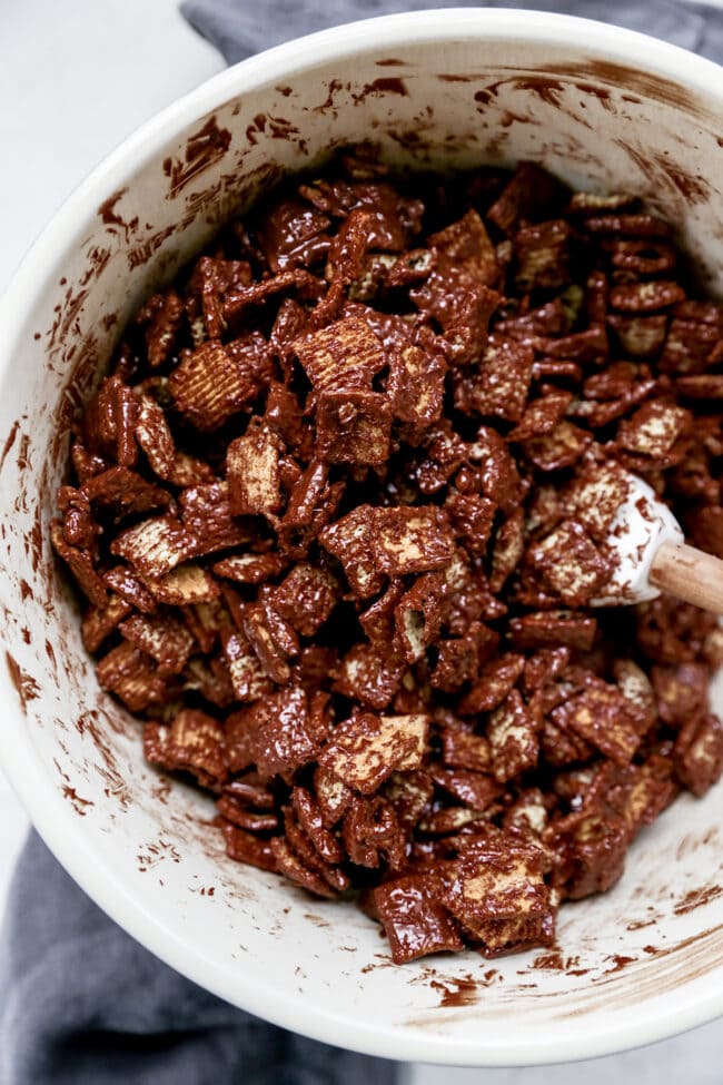 How to Make S'mores Puppy Chow