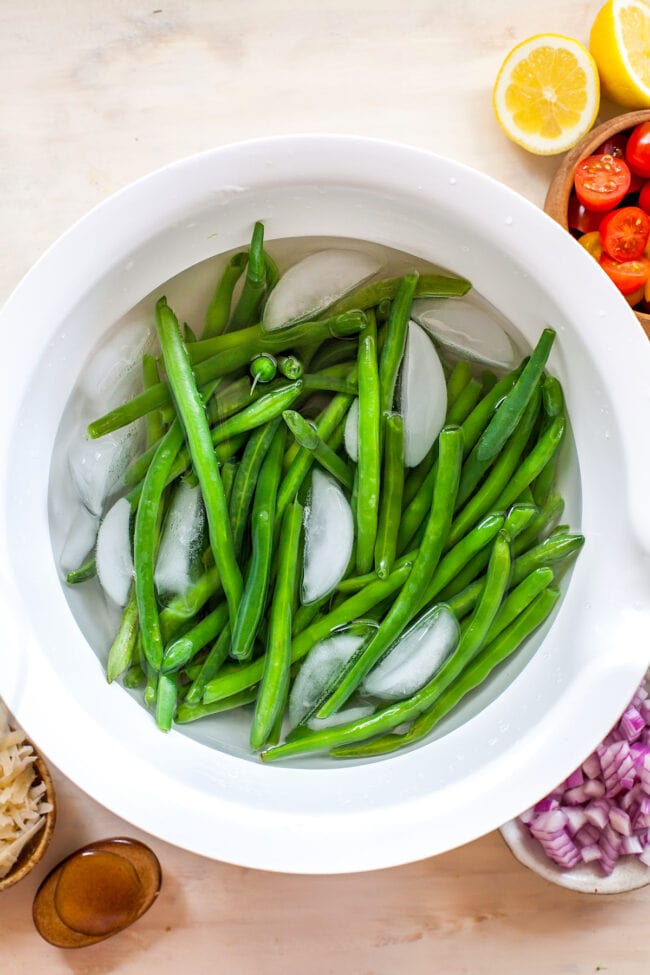 green beans in ice bath