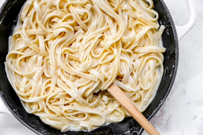 Fettuccine Alfredo in pan