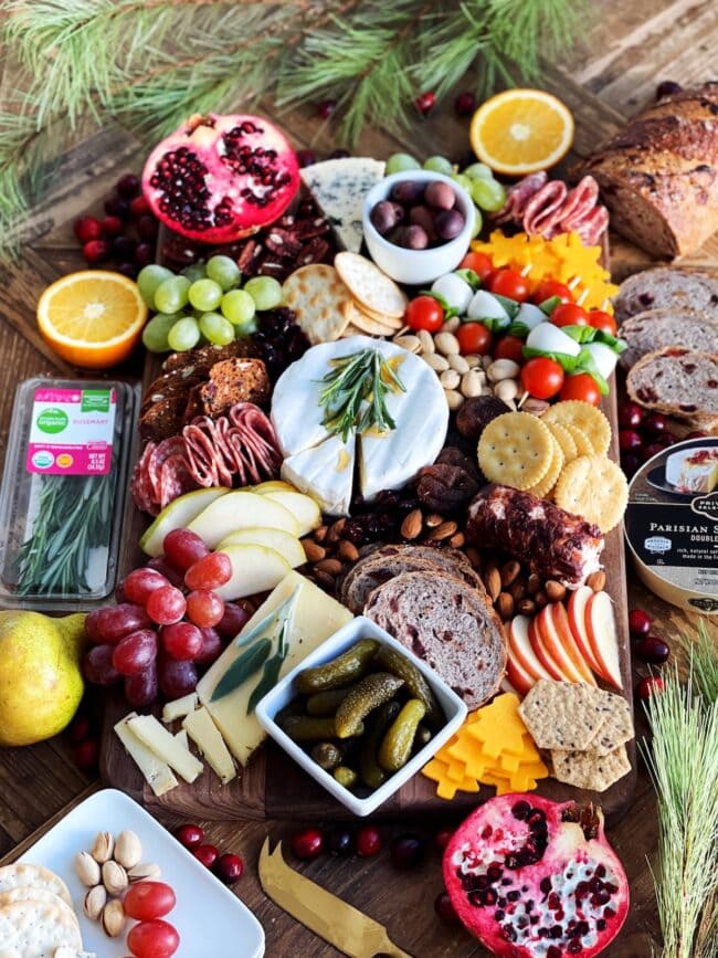 How to Make a Holiday Charcuterie Board