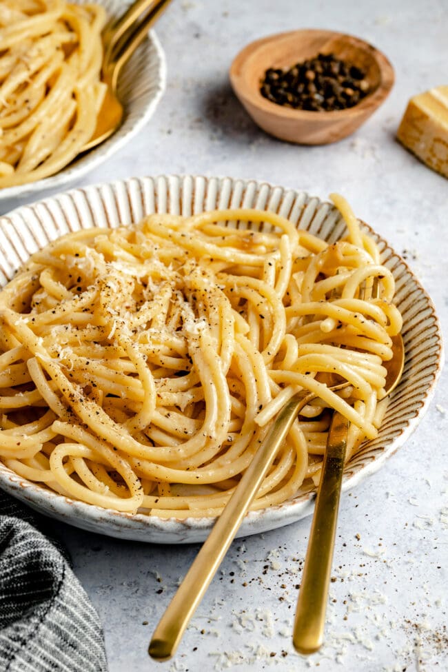 cacio e pepe recipe in bowl 