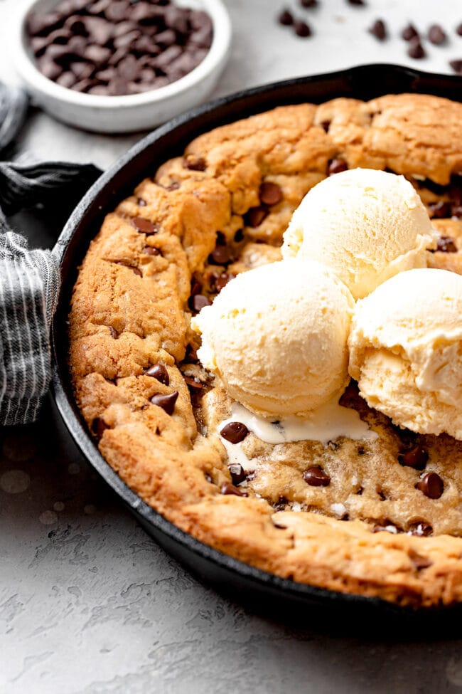 Skillet Chocolate Chip Cookie {Pizookie} - Two Peas & Their Pod