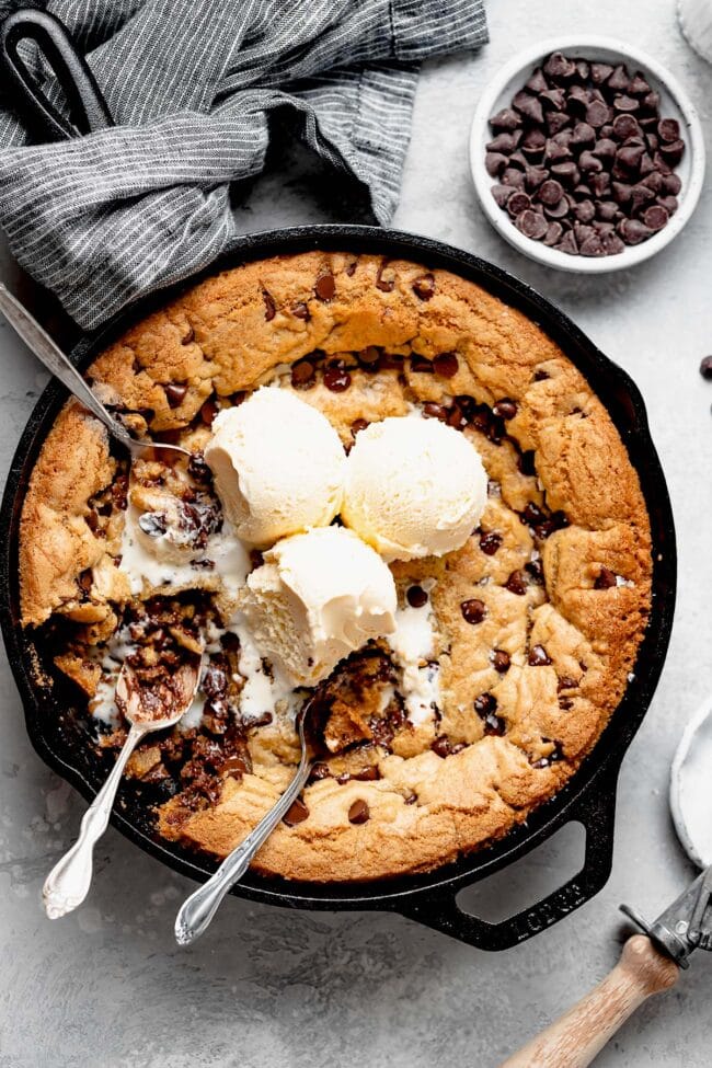 Skillet Chocolate Chip Cookie {Pizookie} - Two Peas & Their Pod