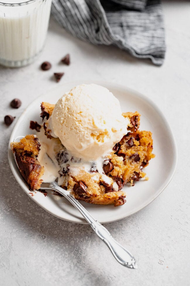 Skillet Chocolate Chip Cookie {Pizookie} - Two Peas & Their Pod