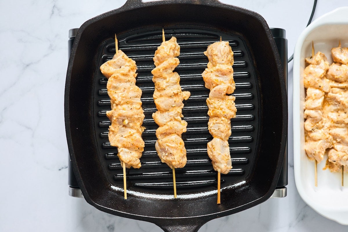 Easy Greek grilled chicken skewers - Simply Delicious