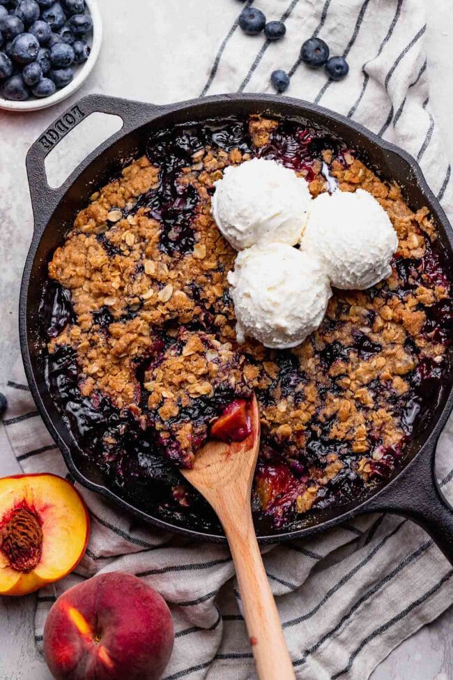 blueberry peach crumble with ice cream