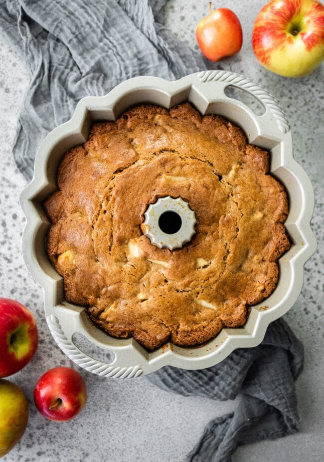 apple bundt cake