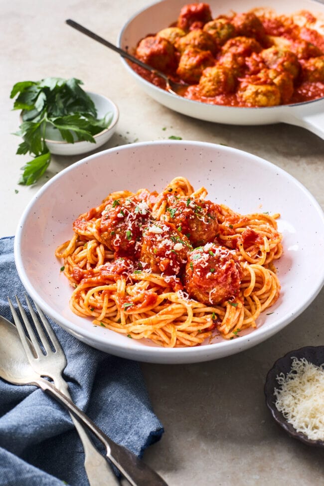 chicken meatballs with spaghetti and marinara sauce