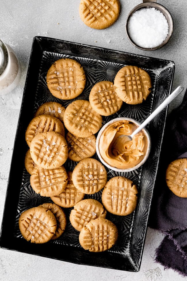 https://www.twopeasandtheirpod.com/wp-content/uploads/2022/02/3-Ingredient-Peanut-Butter-Cookies-20-650x975.jpg