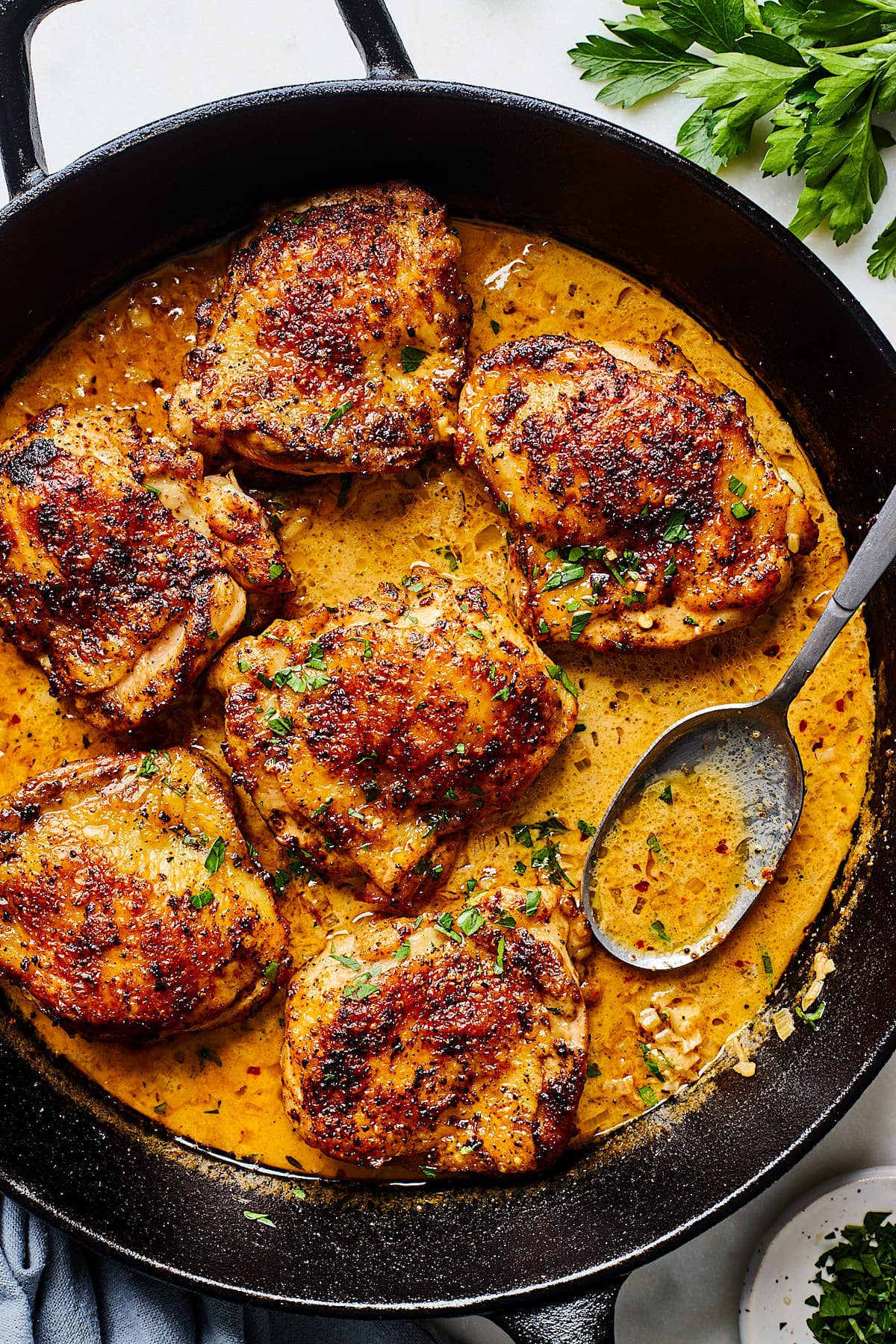 Easy Skillet Chicken Thighs {Juicy!} 