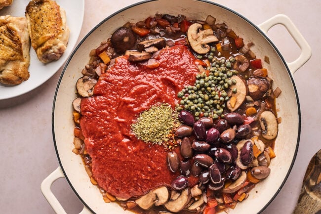 chicken cacciatore ingredients in pot.