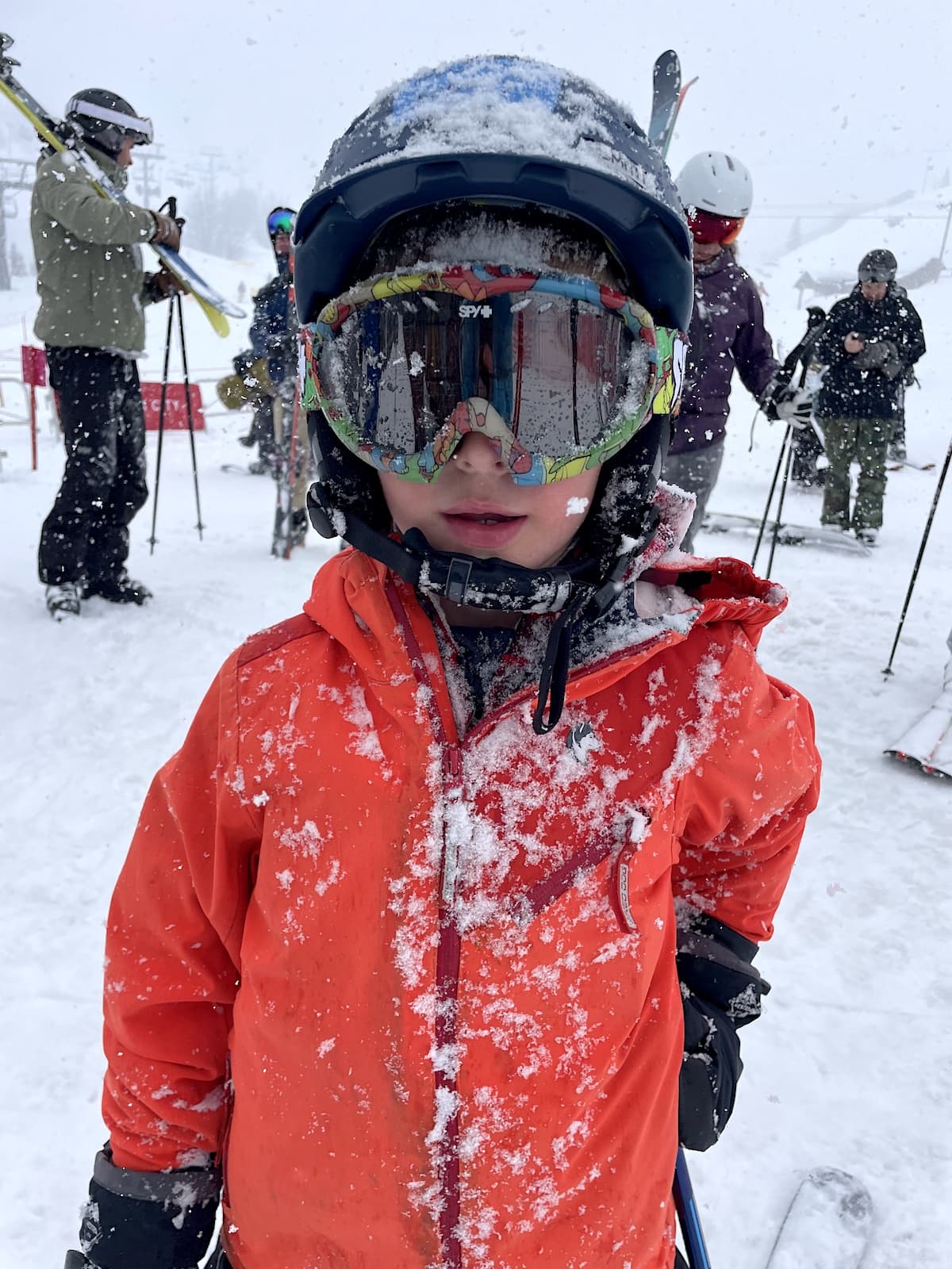 kid skiing.