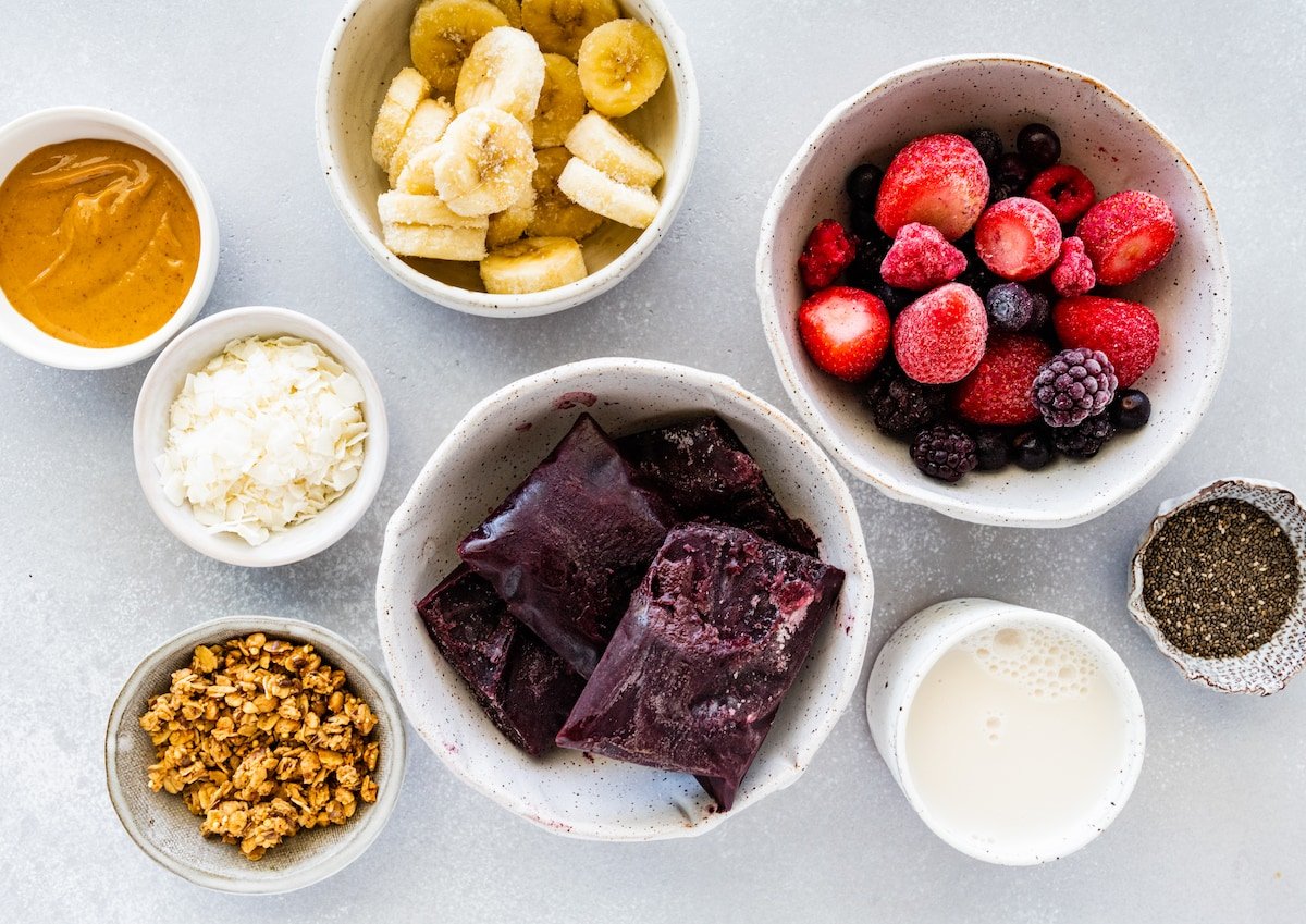 ingredients to make acai bowl.