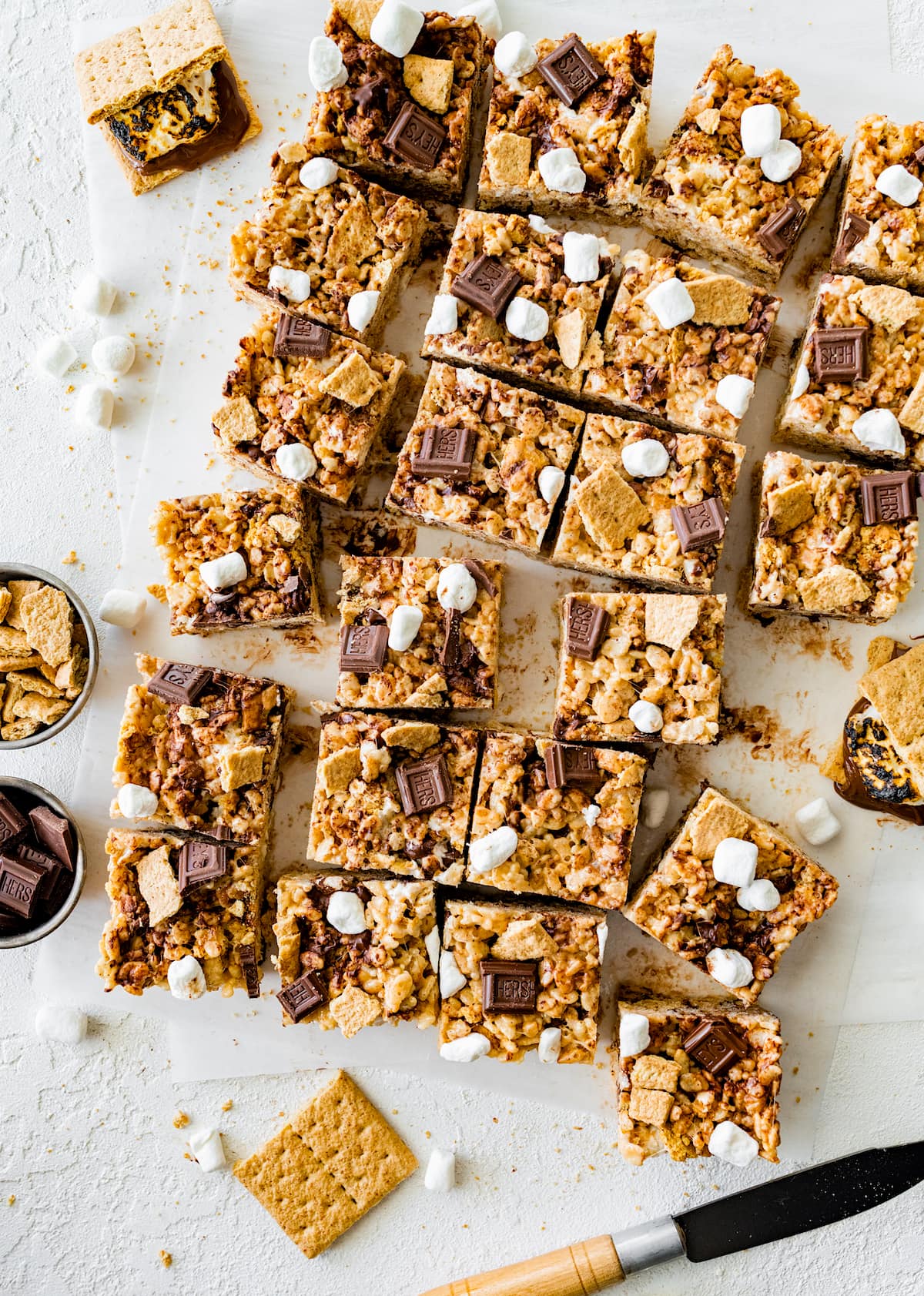 S'mores Rice Krispie Treats - Two Peas & Their Pod - comidasrusticas.com