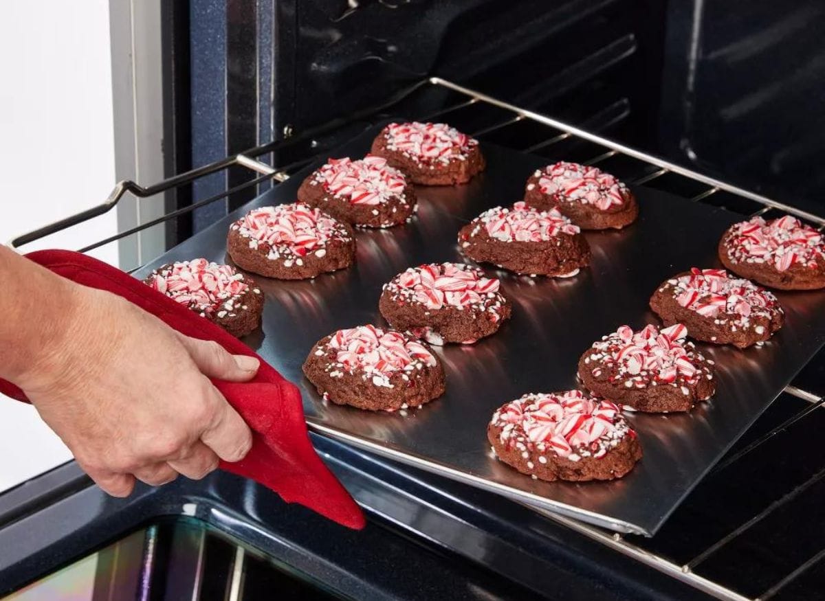 Best Baking Sheets for Cookies This Christmas - Action Appliance Repair