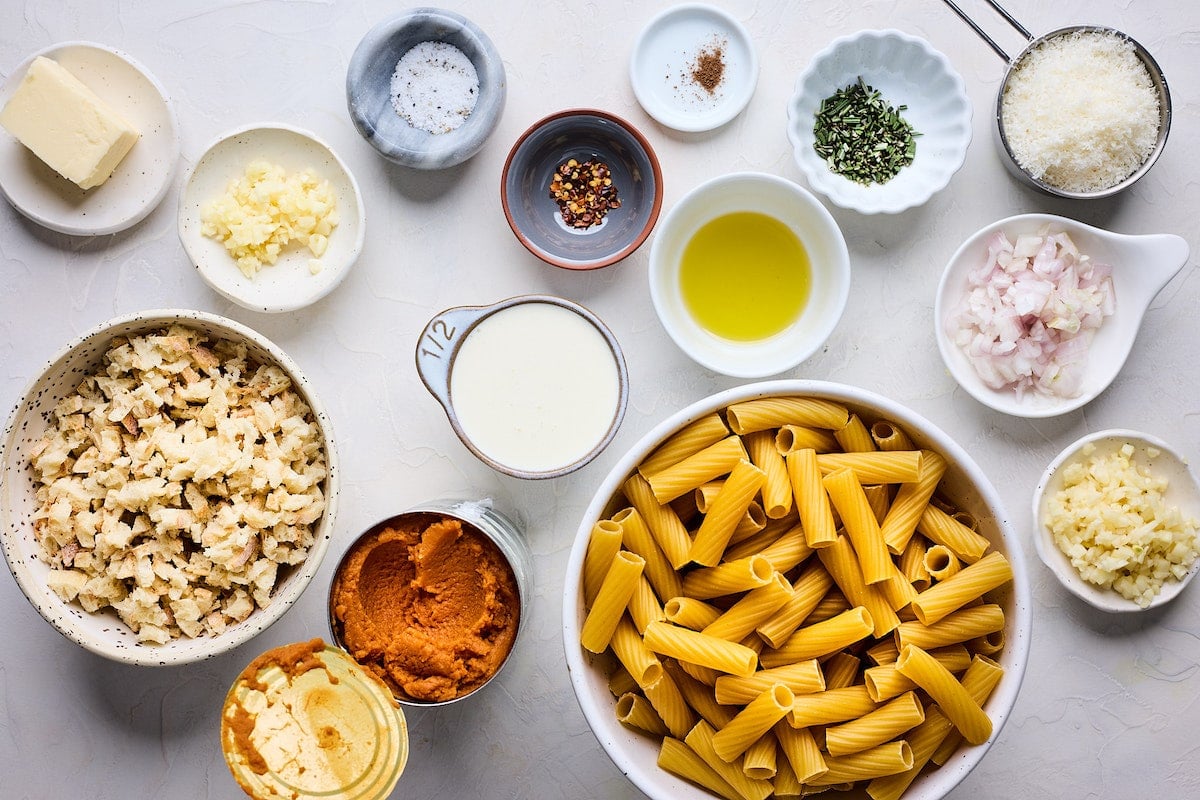 ingredients in bowls to make pumpkin pasta. 