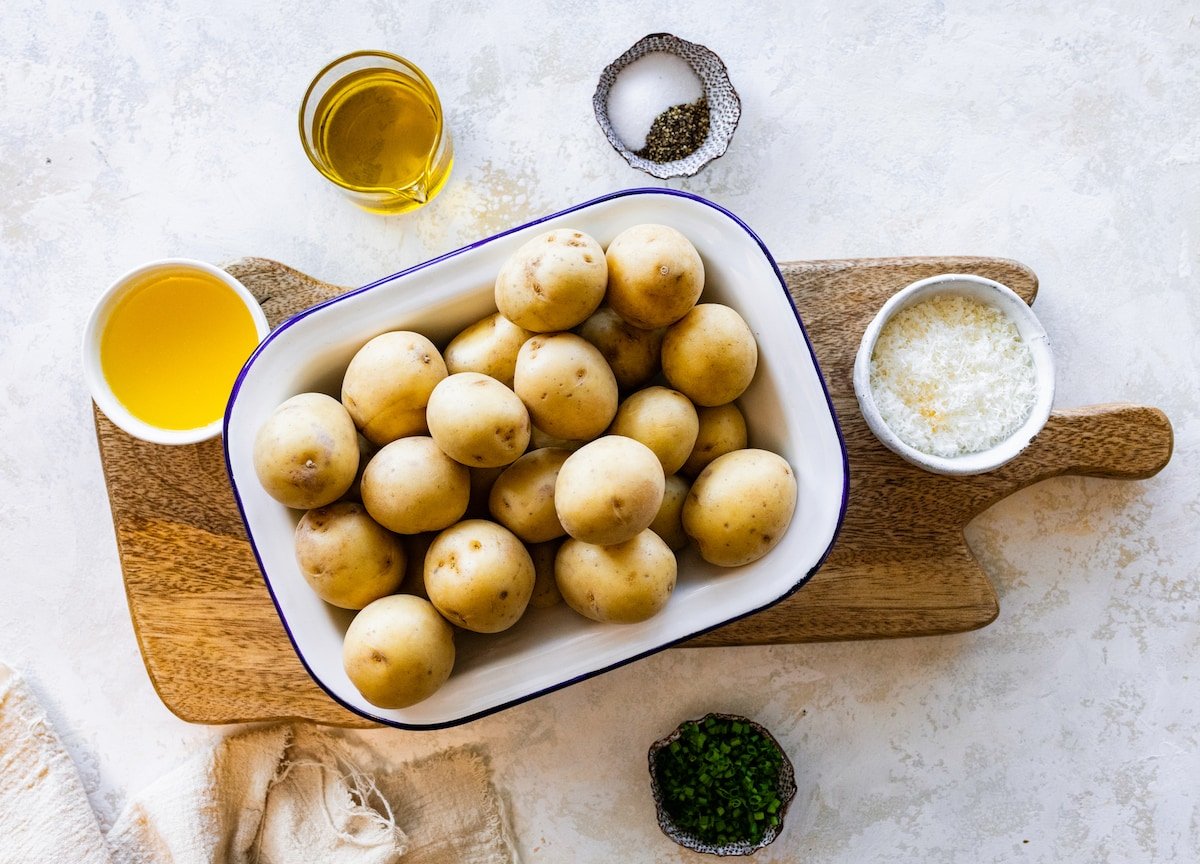 ingredients to make smashed potatoes. 