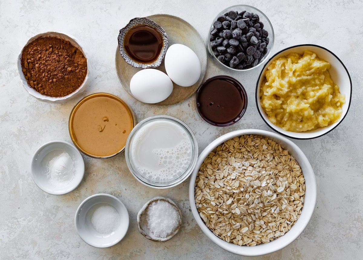 ingredients in bowls to make chocolate peanut butter baked oatmeal.