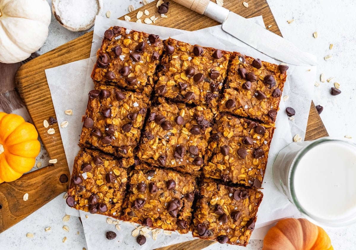 Healthy Pumpkin Chocolate Chip Oatmeal Bars (So Soft & Chewy!)