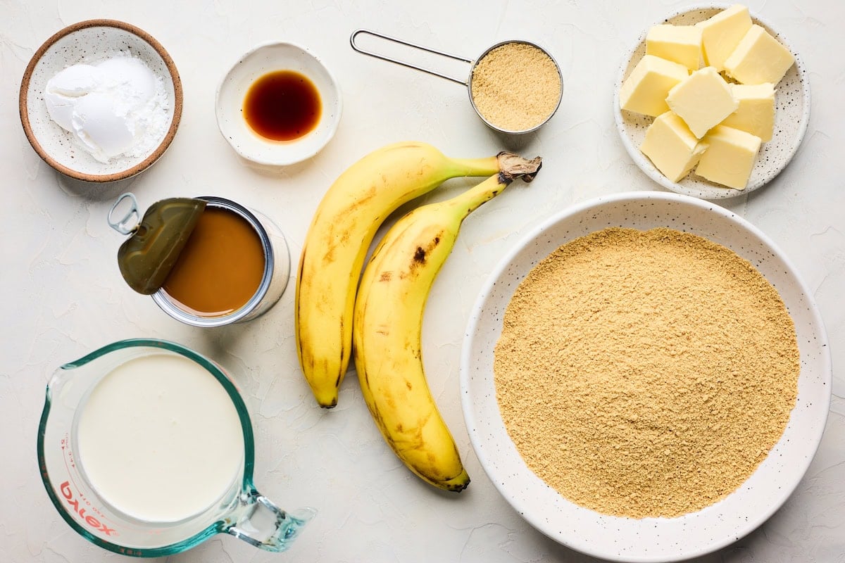 Ingredients to make banoffee pie.